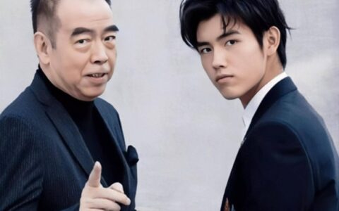 原创
            陈飞宇现身苏州街头被偶遇，侧脸弧线好优越，高高帅帅镜头感十足