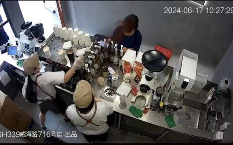 Manner咖啡店员向顾客泼咖啡粉？警方：正在了解中-Manner咖啡师到手多钱