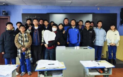 全班49人48个高考成绩过600分 老师：大部分孩子来自大山 他们会主动要求不放假-全班50人11考清华14考北大的