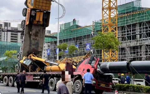 突发！浙江嘉兴吊车吊臂倒塌砸瘪宝马，官方回应：1人不幸死亡-嘉兴吊车出租电话