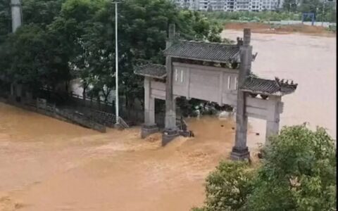 湖南平江大暴雨，致使县城被淹，为何水排不出去？-湖南平江命案
