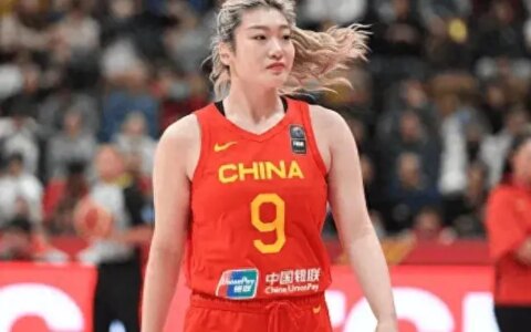 女篮终于齐整了！李梦开始合练，李月汝即将归队，16号全主力出征-女篮李梦家境