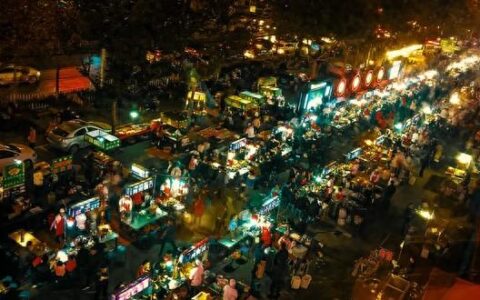 “月入数千非易事，景德镇摊主争摊位：紧张程度堪比高考查分”-景德镇哪一条街可以摆摊